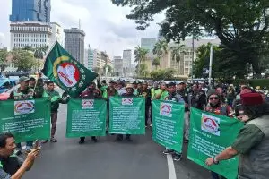 Ribuan pengemudi ojek online demo di Jakarta tuntut potongan aplikasi diturunkan – Aksi 205